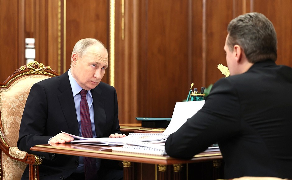 Ориентир на социальную сферу: Владимиру Путину доложили о мерах поддержки участников СВО на Вологодчине.