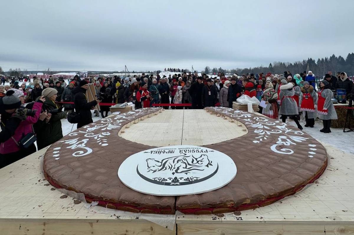 На фестивале «Русская тройка» в Вологодской области установлен рекорд России: изготовлен пряник весом в 382 килограмма.
