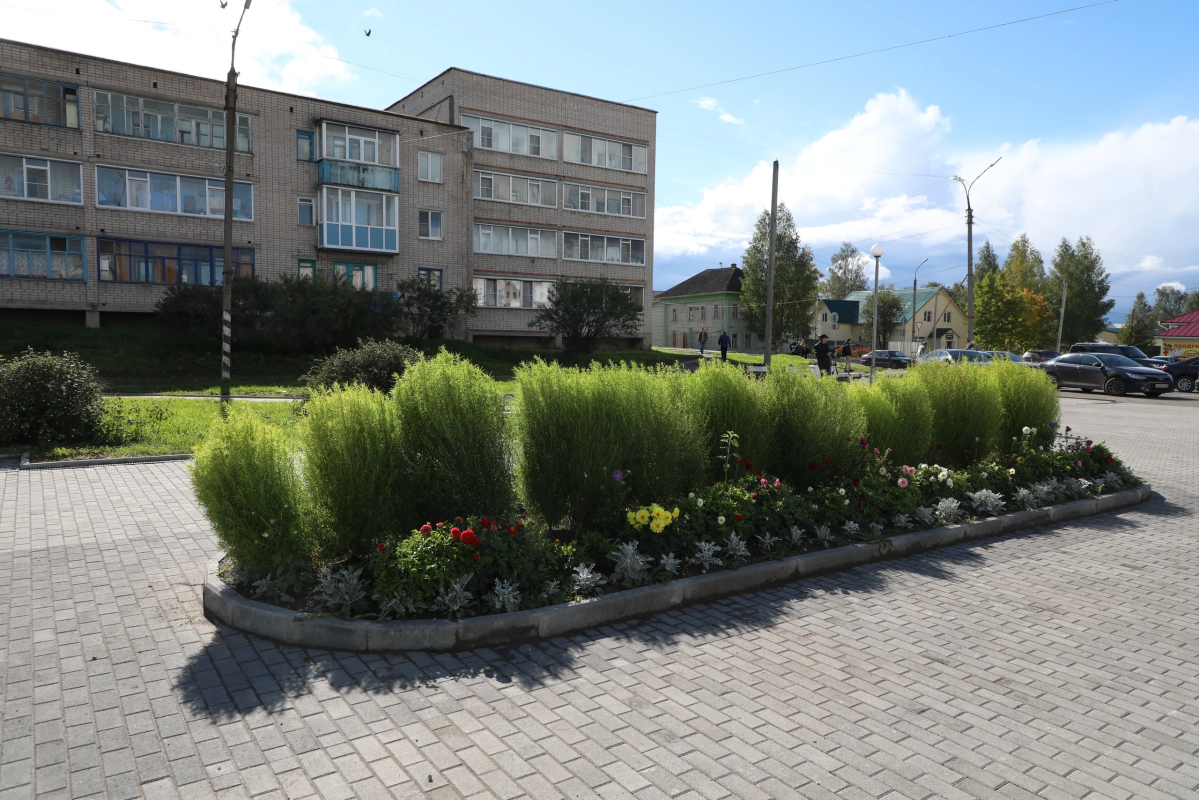 В Вологодской области заключено 93% контрактов на ремонт и благоустройство общественных территорий и дворов.