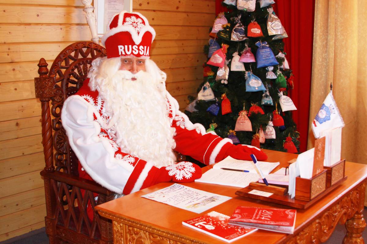 Российский Дед Мороз проголосовал на выборах Президента России в Вологодской области.