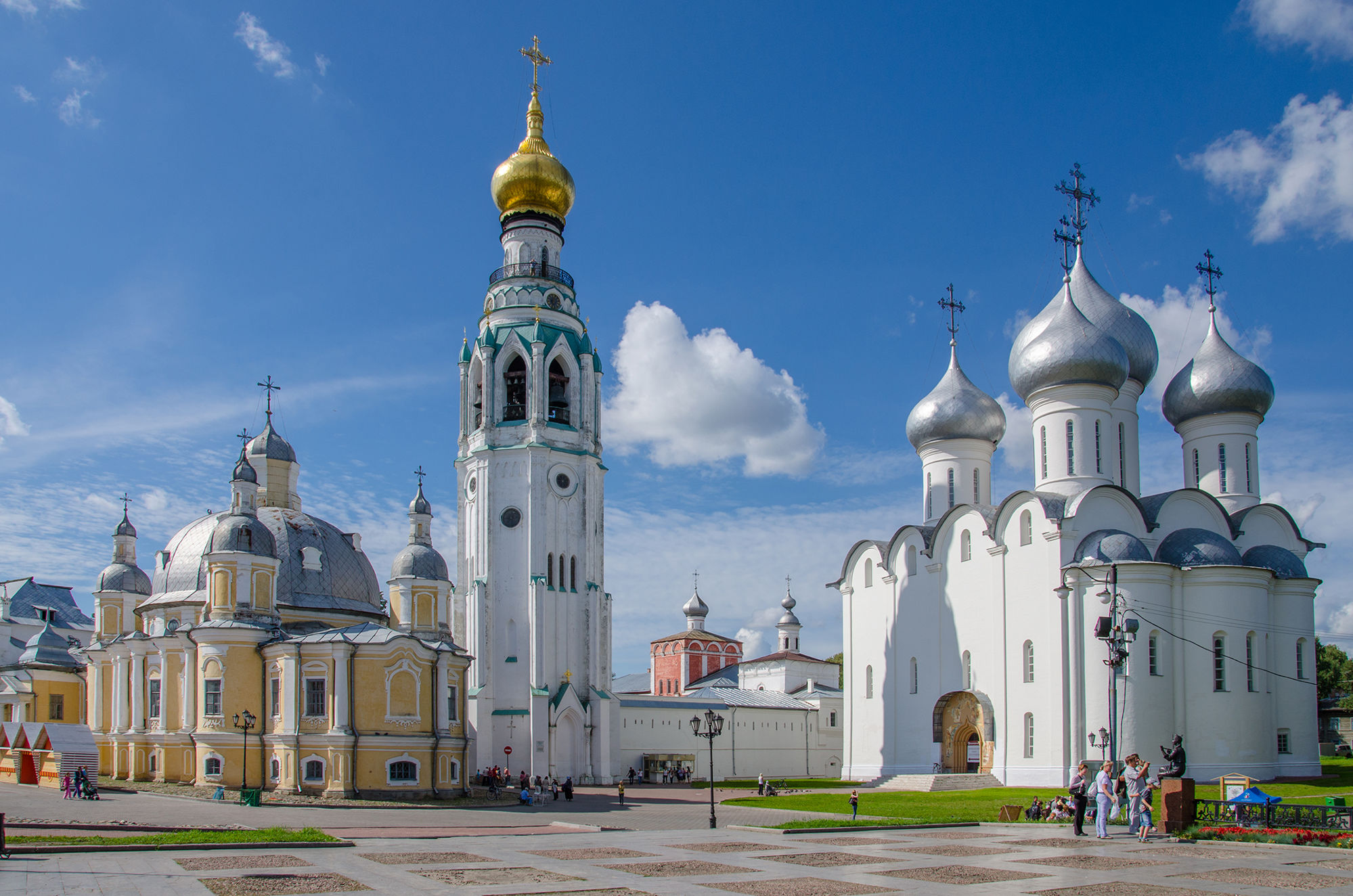 С сегодняшнего дня колокольню и Софийский собор в Вологде можно посетить по Пушкинской карте.