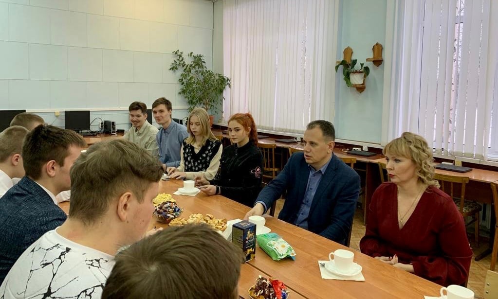 В День российского студенчества Виталий Тушинов встретился со студенческим активом Сокольского лесопромышленного техникума.