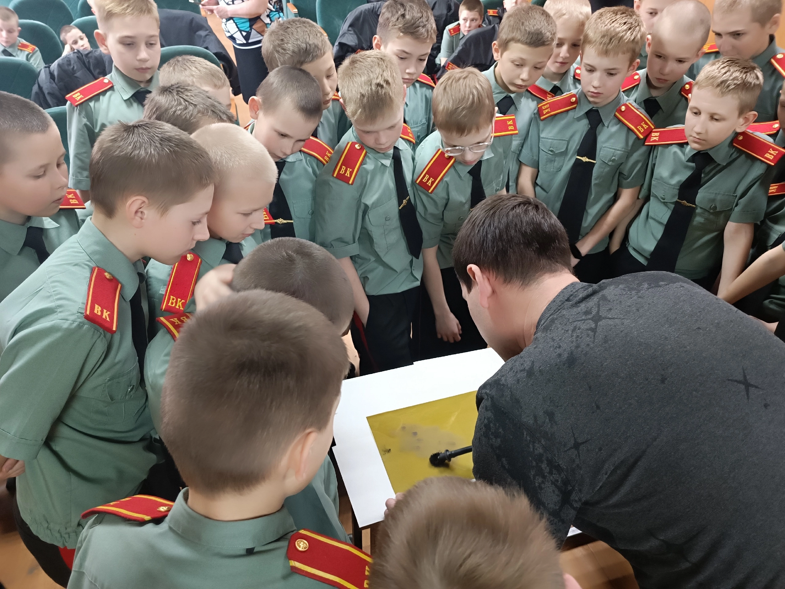 В МО МВД России «Сокольский» сотрудники полиции провели экскурсию для школьников.