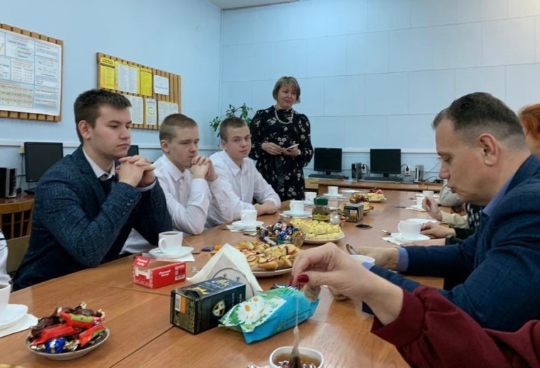 В День российского студенчества Виталий Тушинов встретился со студенческим активом Сокольского лесопромышленного техникума.